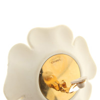 Chanel Kamelien-Ohrclips in Weiß