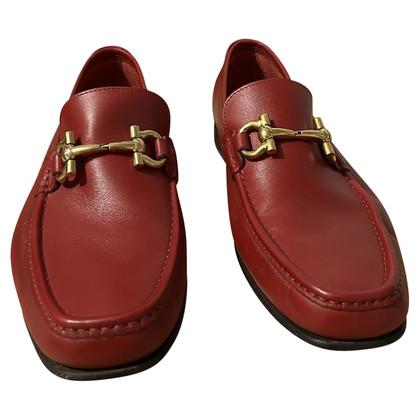 Salvatore Ferragamo Chaussures à lacets en Cuir en Rouge