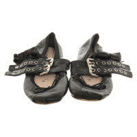 Miu Miu Slipper/Ballerinas aus Leder in Schwarz