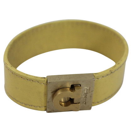 Salvatore Ferragamo Armreif/Armband aus Leder in Gelb
