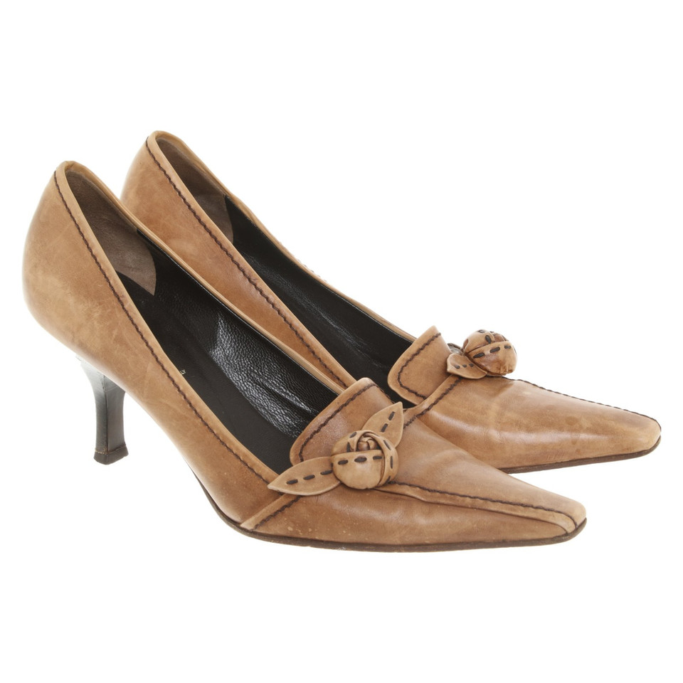 Prada Pumps/Peeptoes aus Leder in Braun