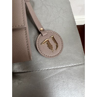 Trussardi Umhängetasche aus Leder in Nude