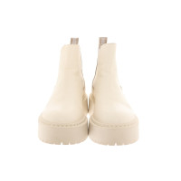 Steve Madden Stiefeletten aus Leder in Creme