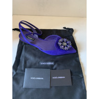 Dolce & Gabbana Sandalen aus Wildleder in Violett