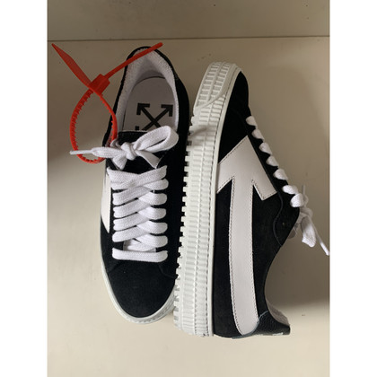 Off White Trainers Suede in Black