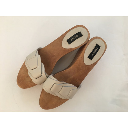 Dkny Sandals Leather in Beige