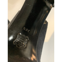 Gianni Versace Sandalen aus Wildleder in Schwarz