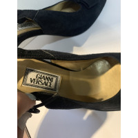 Gianni Versace Sandalen aus Wildleder in Schwarz