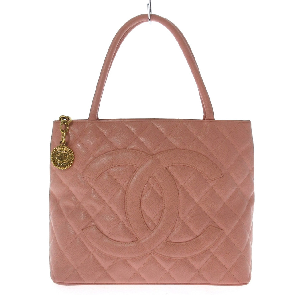 Chanel Medallion in Rosa / Pink