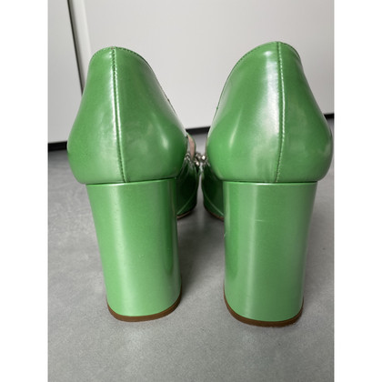 Miu Miu Pumps/Peeptoes aus Leder in Grün