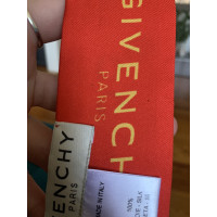 Givenchy Echarpe/Foulard en Soie en Rouge