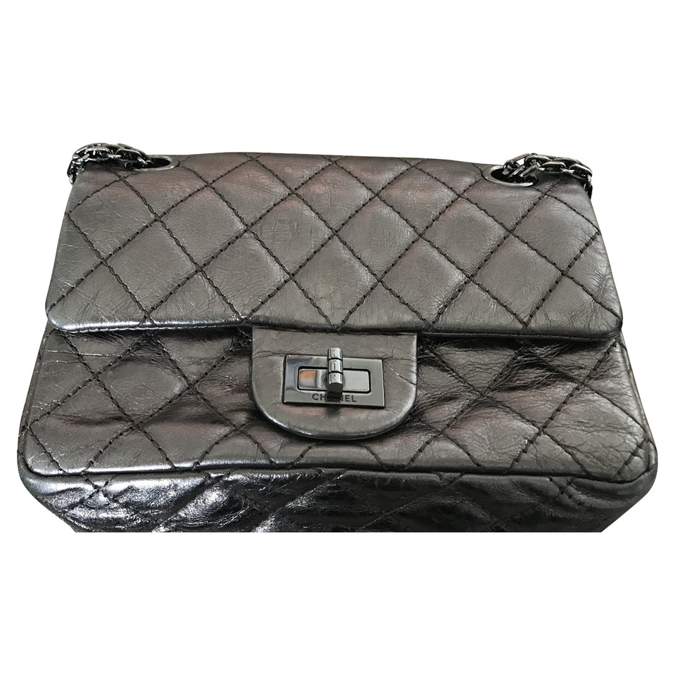 Chanel 2.55 aus Leder in Silbern