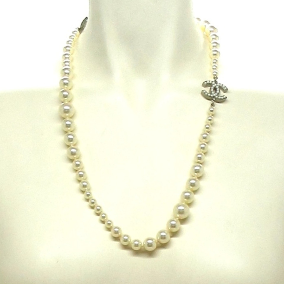 Chanel Necklace Pearls in Silvery