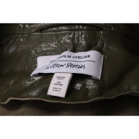 & Other Stories Jacke/Mantel aus Lackleder in Oliv