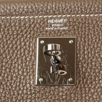 Hermès Kelly Bag 28 aus Leder in Taupe