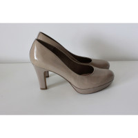 Clarks Pumps/Peeptoes in Beige