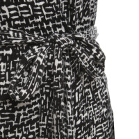 Diane Von Furstenberg Enveloppez robe en noir et blanc