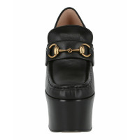 Gucci Pumps/Peeptoes aus Leder in Schwarz