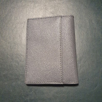 Burberry Täschchen/Portemonnaie aus Leder in Grau