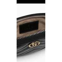 Gucci Marmont Camera Bag aus Leder in Schwarz
