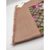 Gucci Scarf/Shawl Silk in Pink