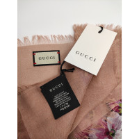 Gucci Scarf/Shawl Silk in Pink
