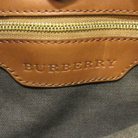 Burberry Handtasche aus Canvas in Braun