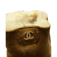 Chanel Stiefel aus Wildleder in Braun
