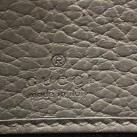Gucci Täschchen/Portemonnaie aus Leder in Braun