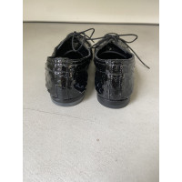 Saint Laurent Chaussures à lacets en Cuir verni en Noir