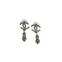 Chanel Boucle d'oreille en Gris