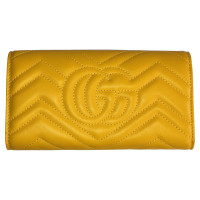 Gucci Täschchen/Portemonnaie aus Leder in Gelb