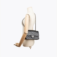 Chanel Classic Flap Bag Medium in Schwarz