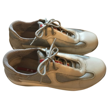 Prada Sneakers aus Leder in Grau