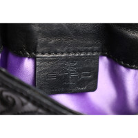Etro Handtasche aus Leder in Schwarz