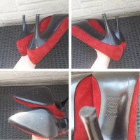 Casadei Pumps/Peeptoes aus Wildleder in Rot