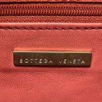 Bottega Veneta Umhängetasche aus Leder in Rot