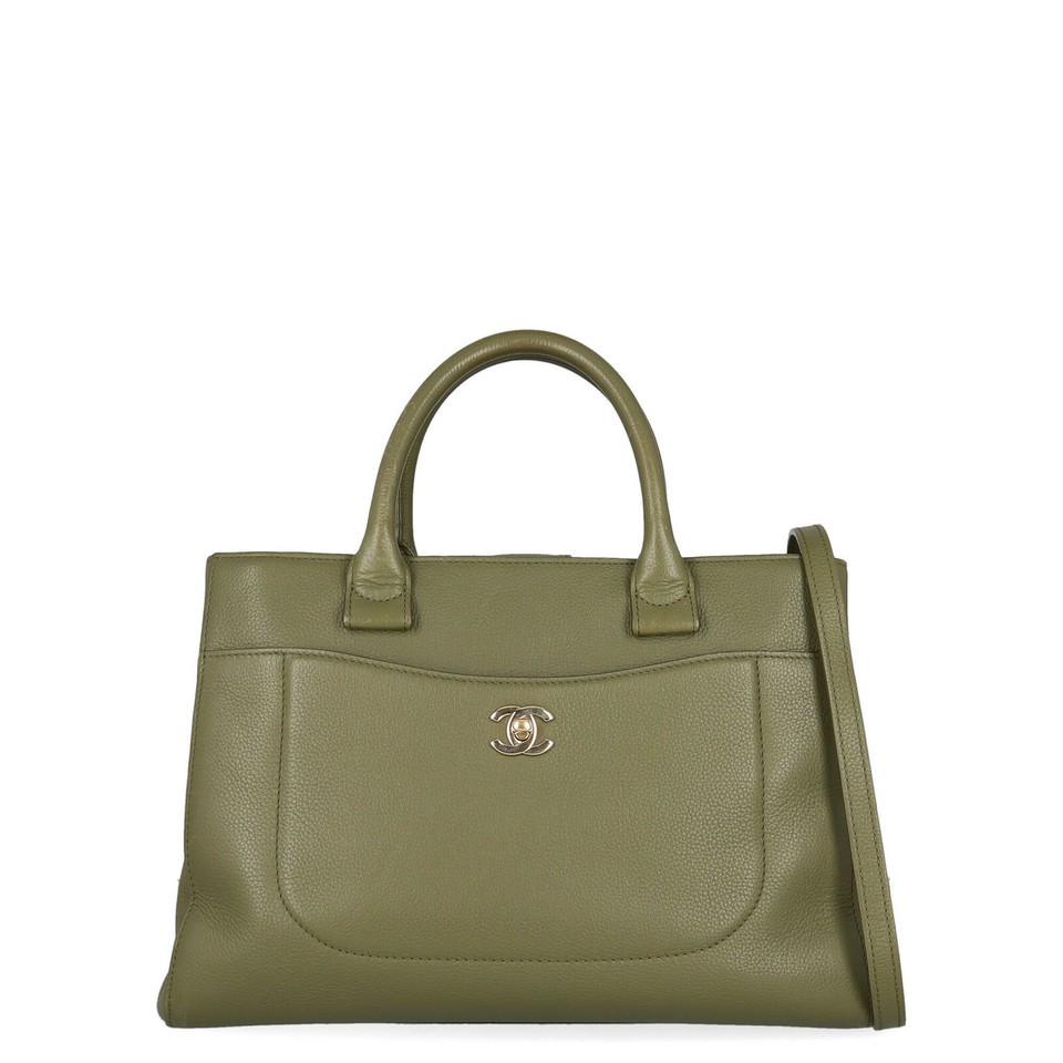 Chanel Executive in Pelle in Verde