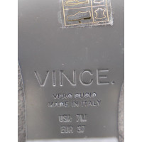 Vince Stiefeletten aus Wildleder in Grau