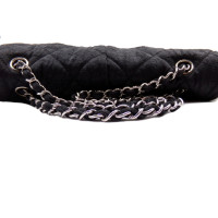 Chanel Classic Flap Bag aus Baumwolle in Schwarz
