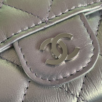 Chanel Tasje/Portemonnee Leer in Zilverachtig