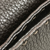 Fendi Handtasche aus Leder in Schwarz
