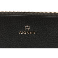 Aigner Täschchen/Portemonnaie aus Leder in Grün