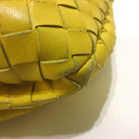 Bottega Veneta Umhängetasche aus Leder in Gelb