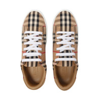 Burberry Sneakers aus Canvas in Nude
