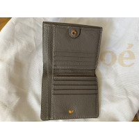 Chloé Täschchen/Portemonnaie aus Leder in Grau