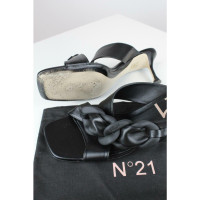 No. 21 Sandalen aus Leder in Schwarz