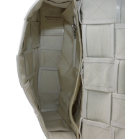 Bottega Veneta Casette Bag aus Leder in Weiß