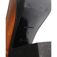 Balenciaga Stiefel aus Leder in Braun