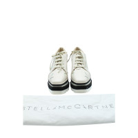 Stella McCartney Chaussures compensées en Cuir en Blanc